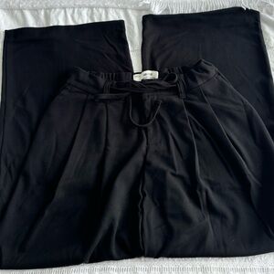 Hollister Low-Rise Livvy Baggy Pants